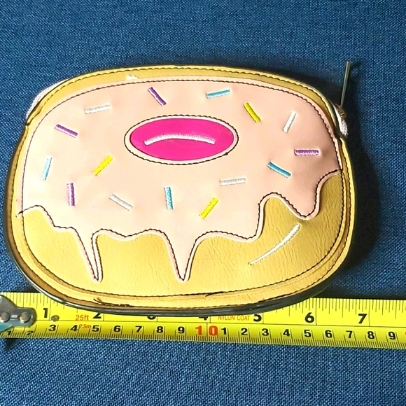 Cosmetic pouch - Picture 3 of 4